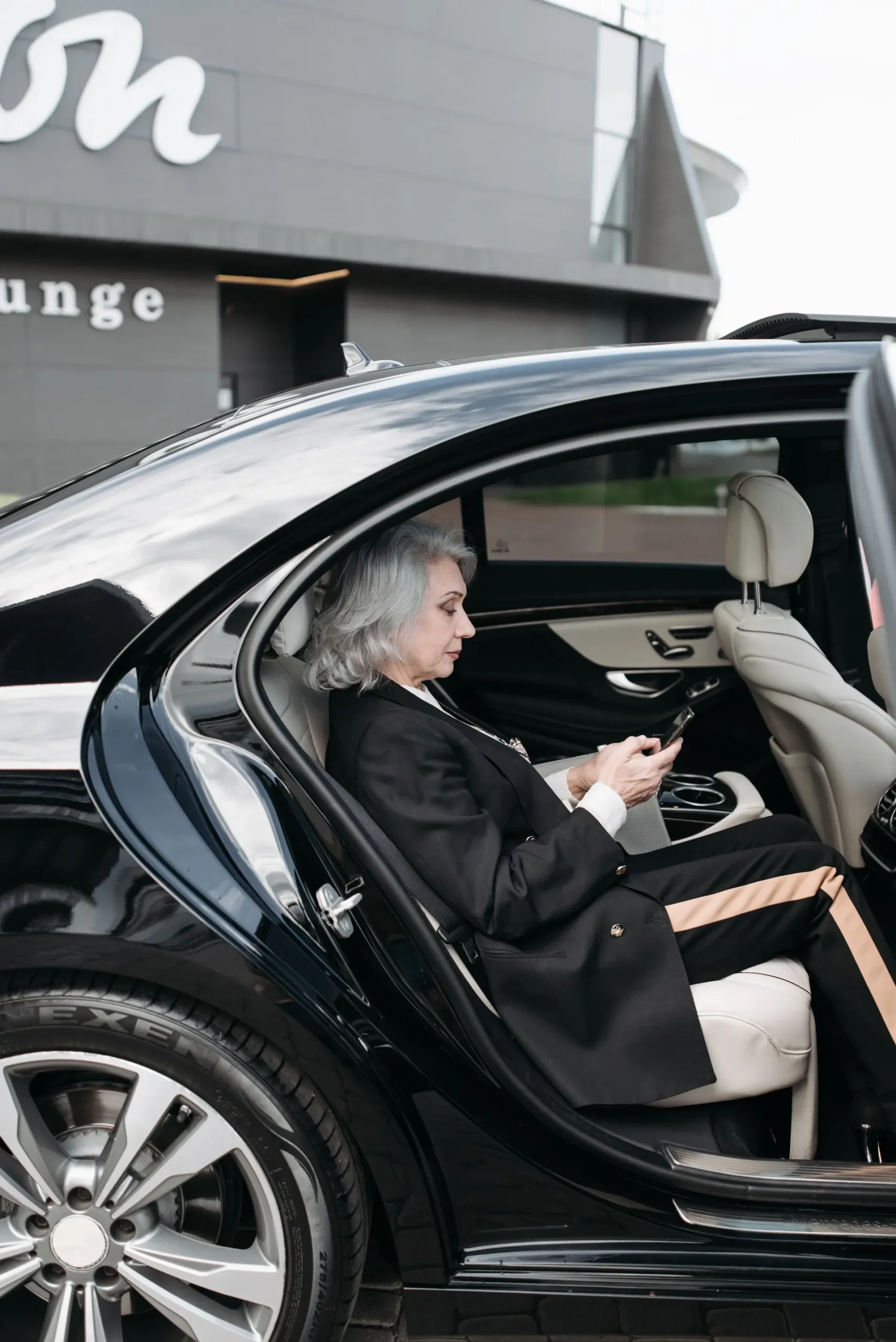 You are currently viewing Chauffeur Service in Golden | Airport