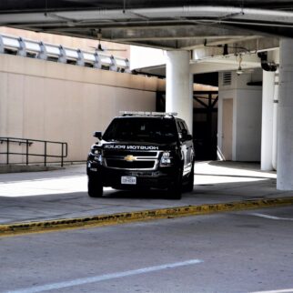 What amenities are offered in the Shuttle from Denver to Denver International Airport?