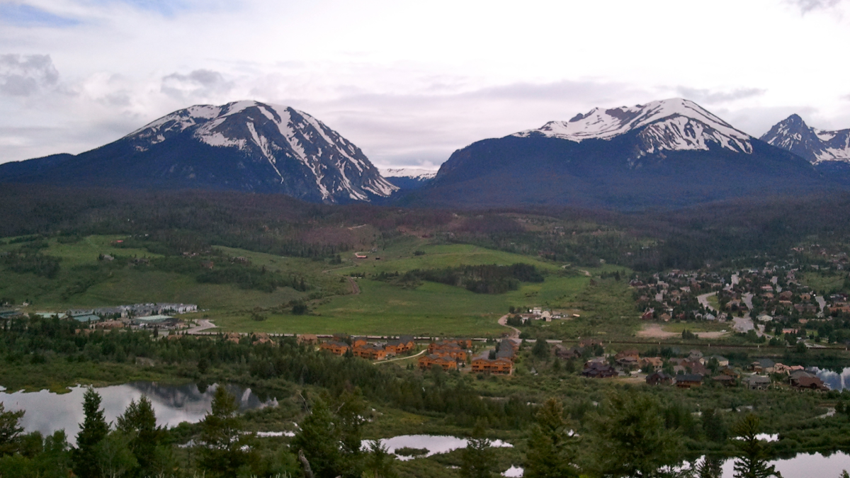 Shuttle from Denver Airport to Silverthorne – Your Reliable Mountain Transfer