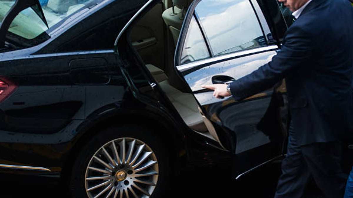 Colorado Springs to Red Rocks Amphitheater Shuttle – Premium Transfers and Chauffeur Service